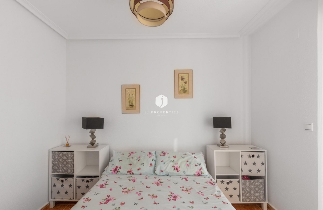 Z drugiej ręki - Szalet -
Orihuela Costa - PAU 8