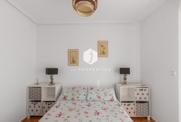 Z drugiej ręki - Szalet -
Orihuela Costa - PAU 8