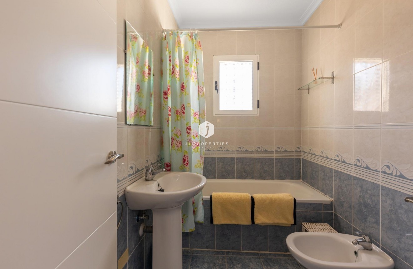 Z drugiej ręki - Szalet -
Orihuela Costa - PAU 8