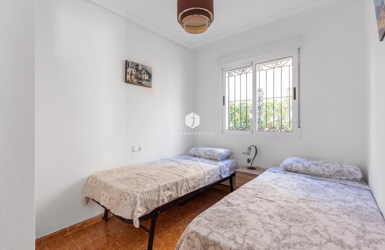 Z drugiej ręki - Szalet -
Orihuela Costa - PAU 8