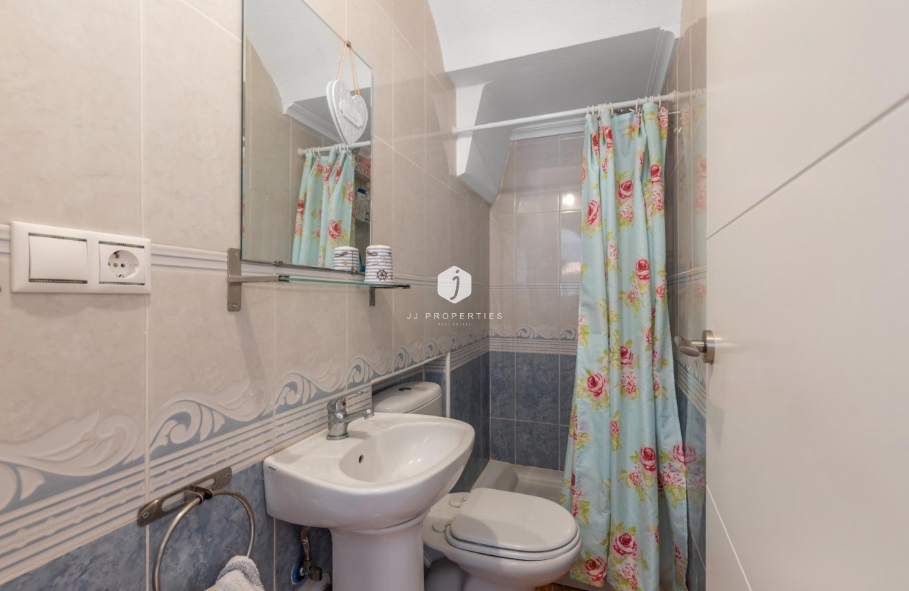 Z drugiej ręki - Szalet -
Orihuela Costa - PAU 8