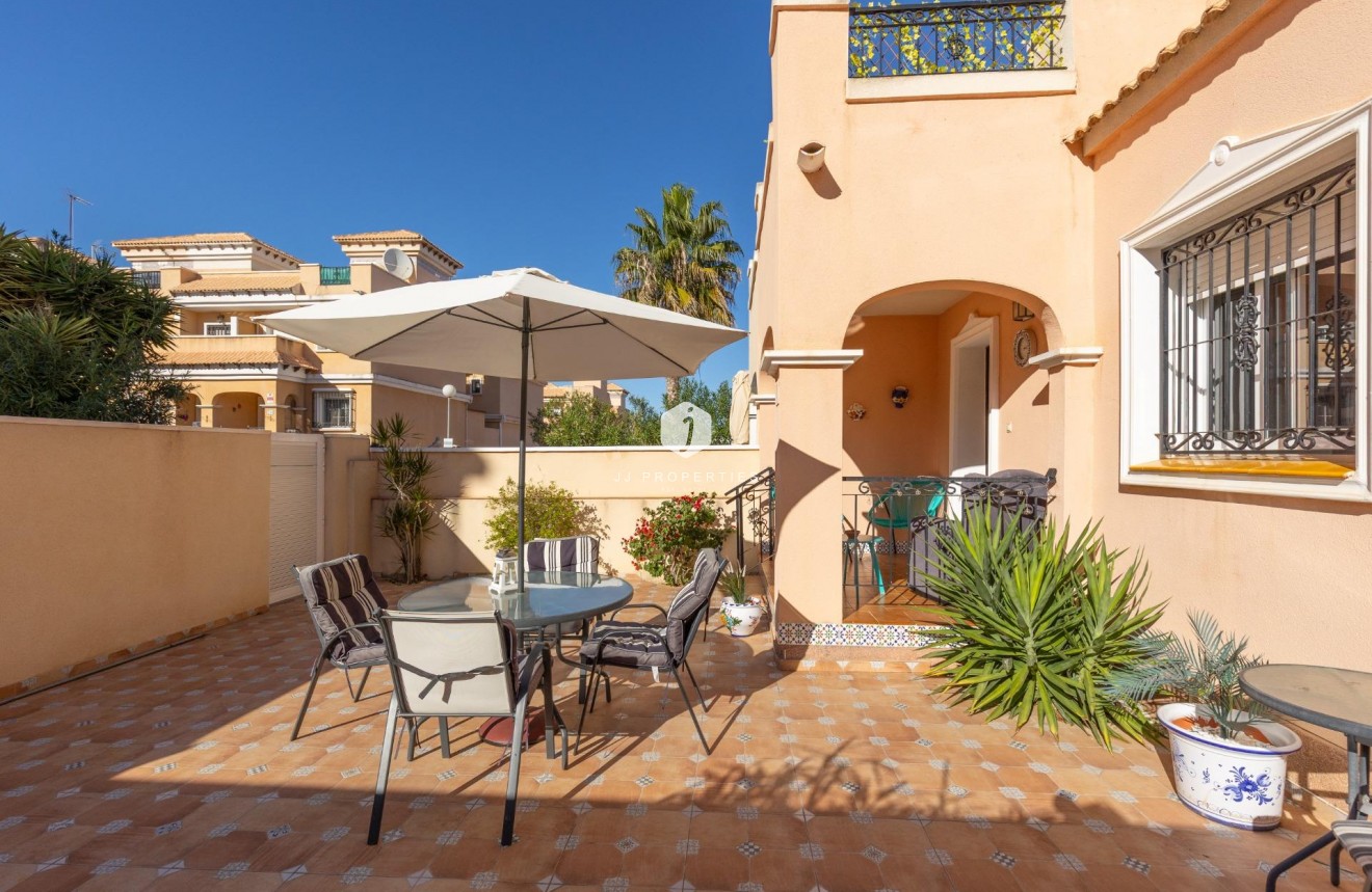 Z drugiej ręki - Szalet -
Orihuela Costa - PAU 8