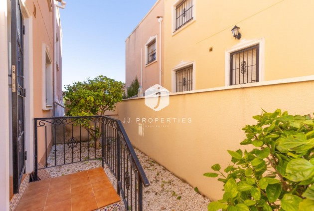 Z drugiej ręki - Szalet -
Orihuela Costa - PAU 8