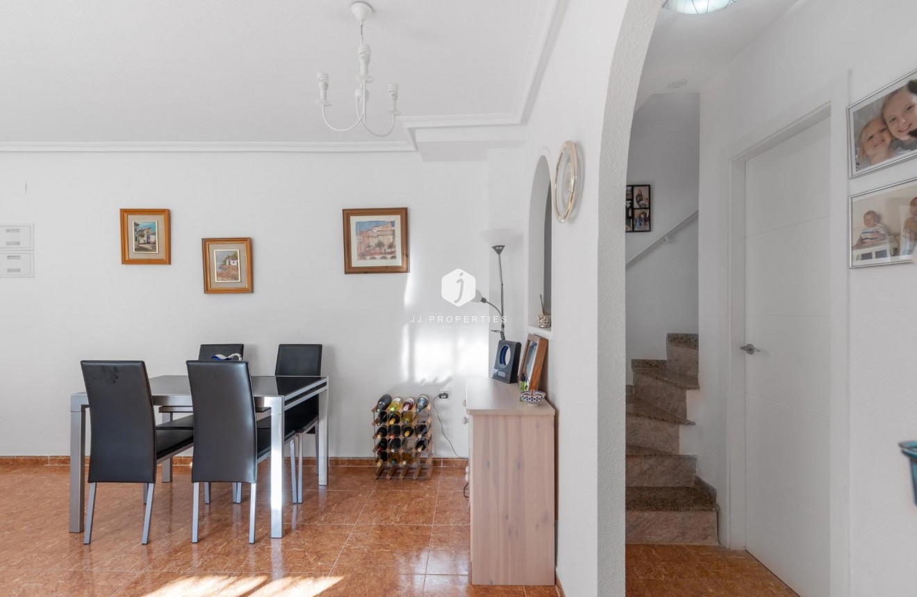 Z drugiej ręki - Szalet -
Orihuela Costa - PAU 8