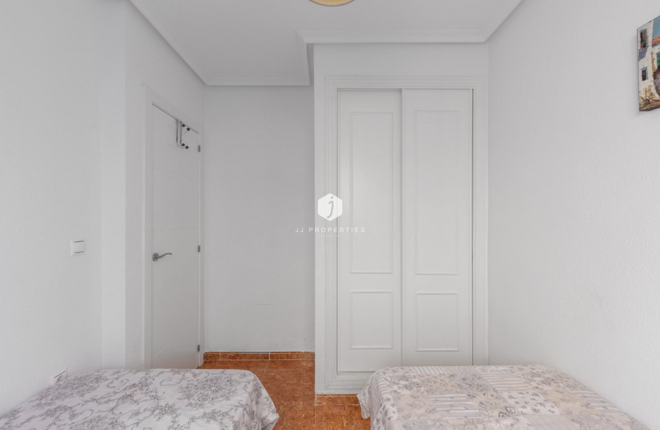 Z drugiej ręki - Szalet -
Orihuela Costa - PAU 8