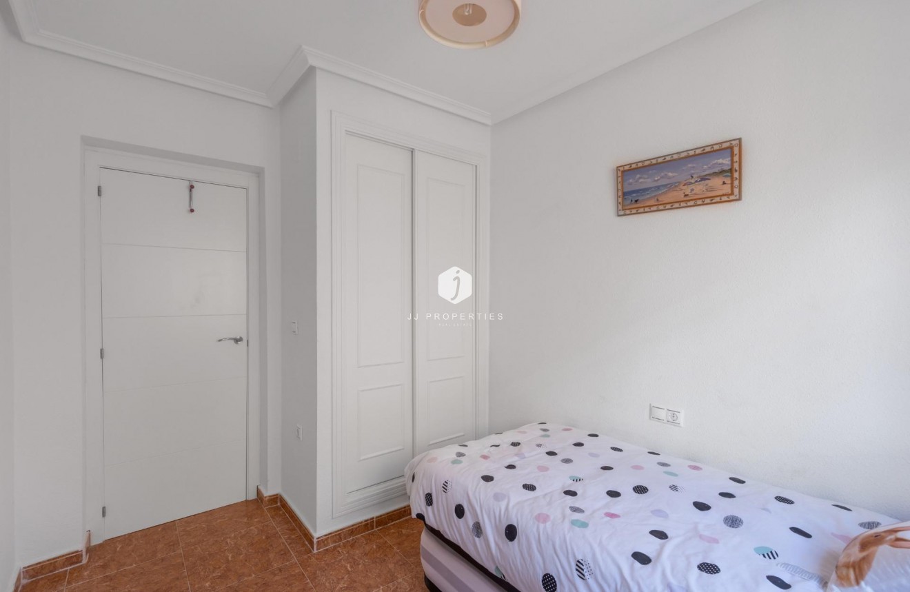 Z drugiej ręki - Szalet -
Orihuela Costa - PAU 8