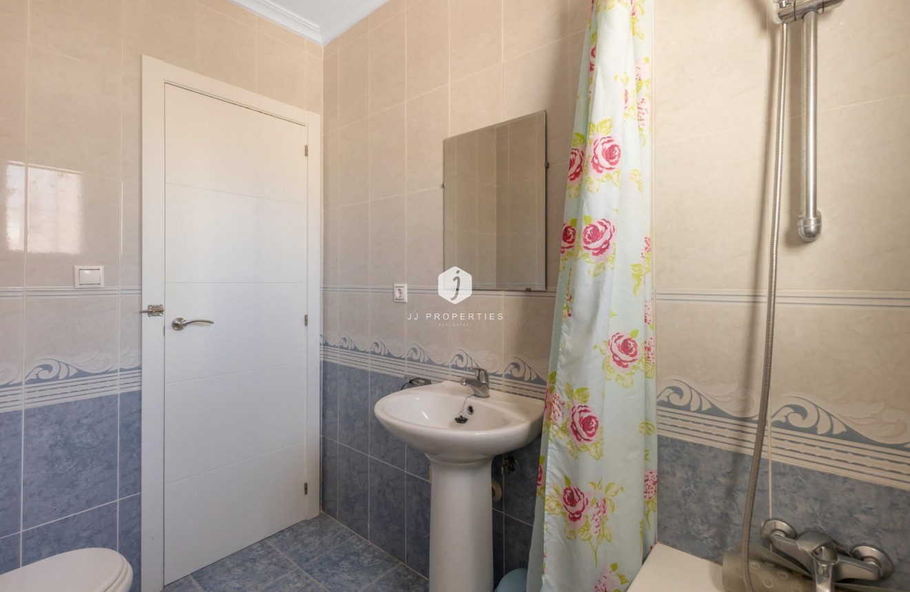 Z drugiej ręki - Szalet -
Orihuela Costa - PAU 8