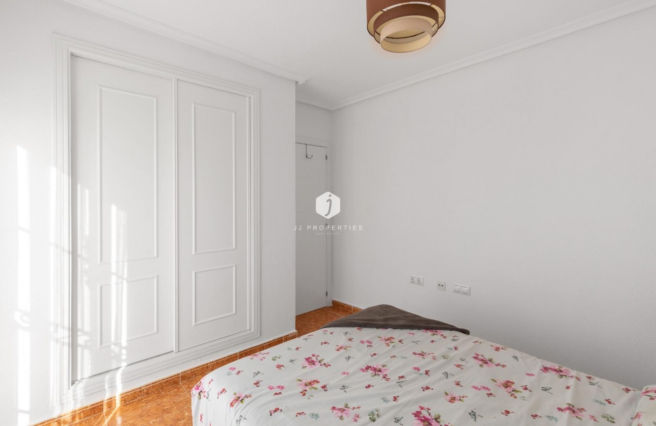 Z drugiej ręki - Szalet -
Orihuela Costa - PAU 8