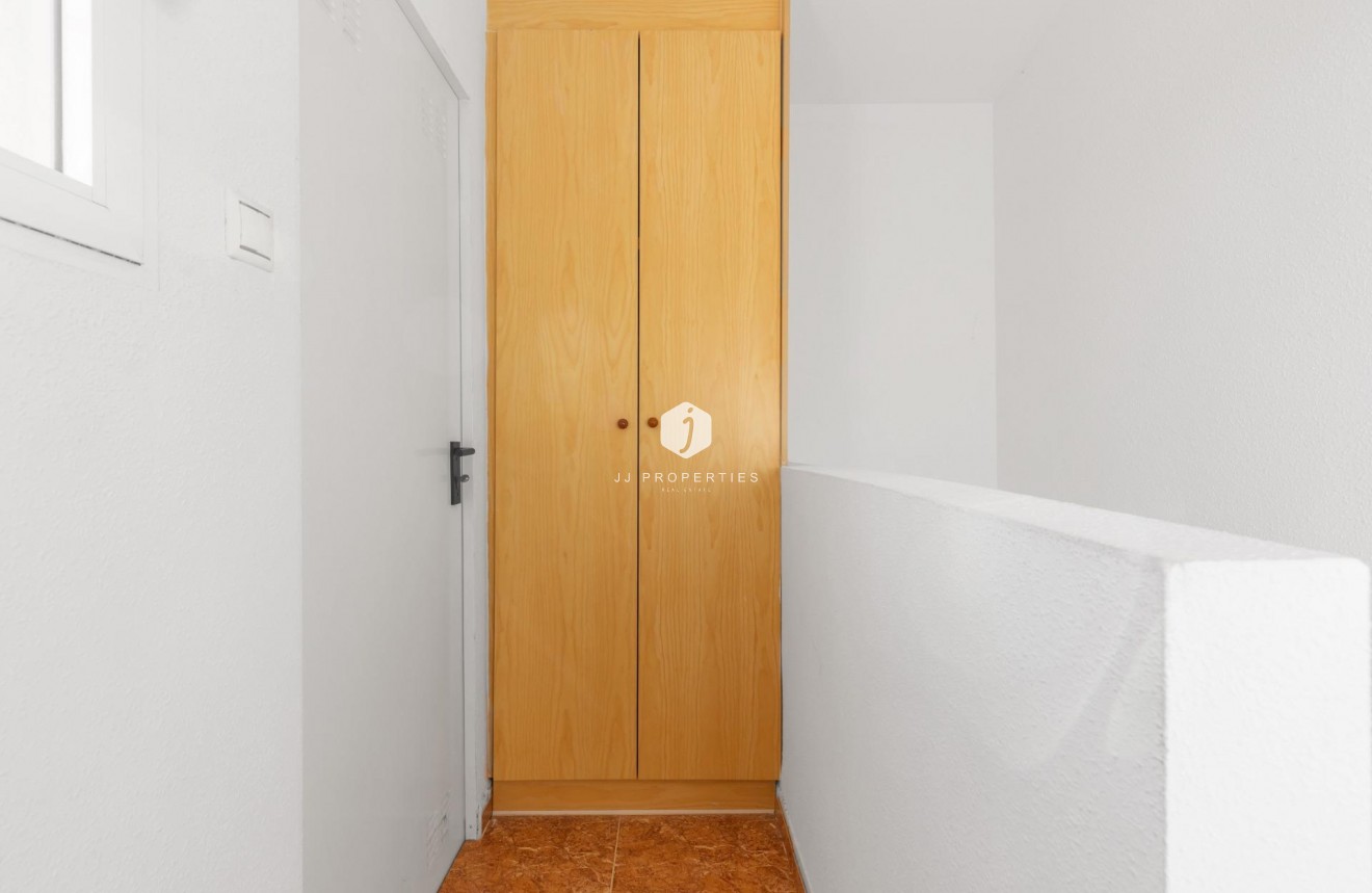 Z drugiej ręki - Szalet -
Orihuela Costa - PAU 8