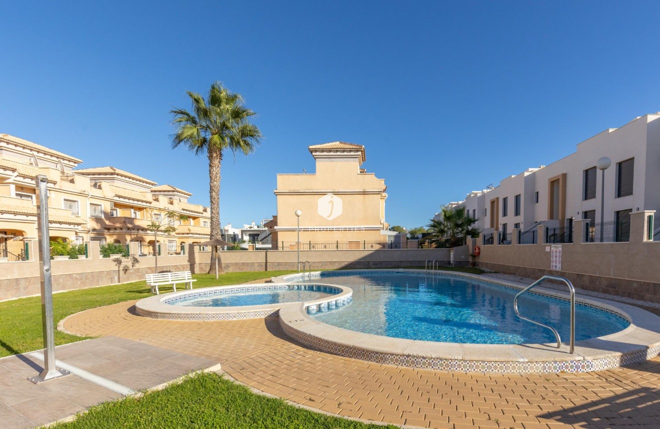 Z drugiej ręki - Szalet -
Orihuela Costa - PAU 8