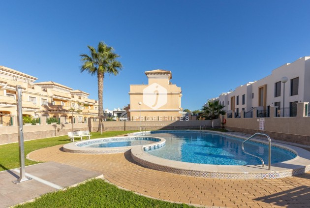 Z drugiej ręki - Szalet -
Orihuela Costa - PAU 8