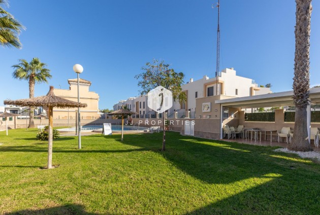 Z drugiej ręki - Szalet -
Orihuela Costa - PAU 8