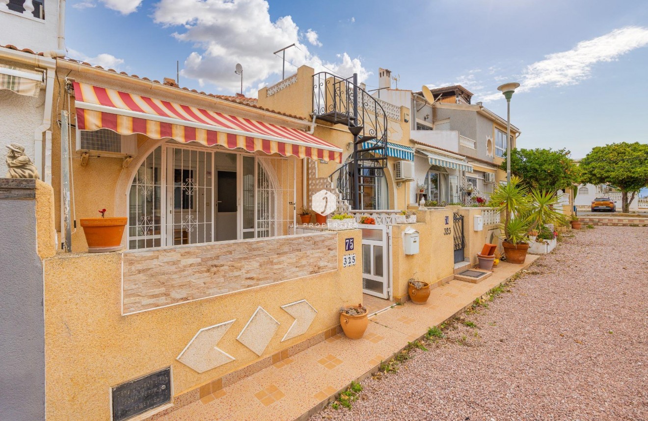 Z drugiej ręki - Szalet -
Torrevieja - La Siesta - El Salado - Torreta