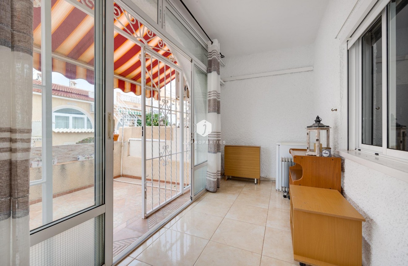 Z drugiej ręki - Szalet -
Torrevieja - La Siesta - El Salado - Torreta