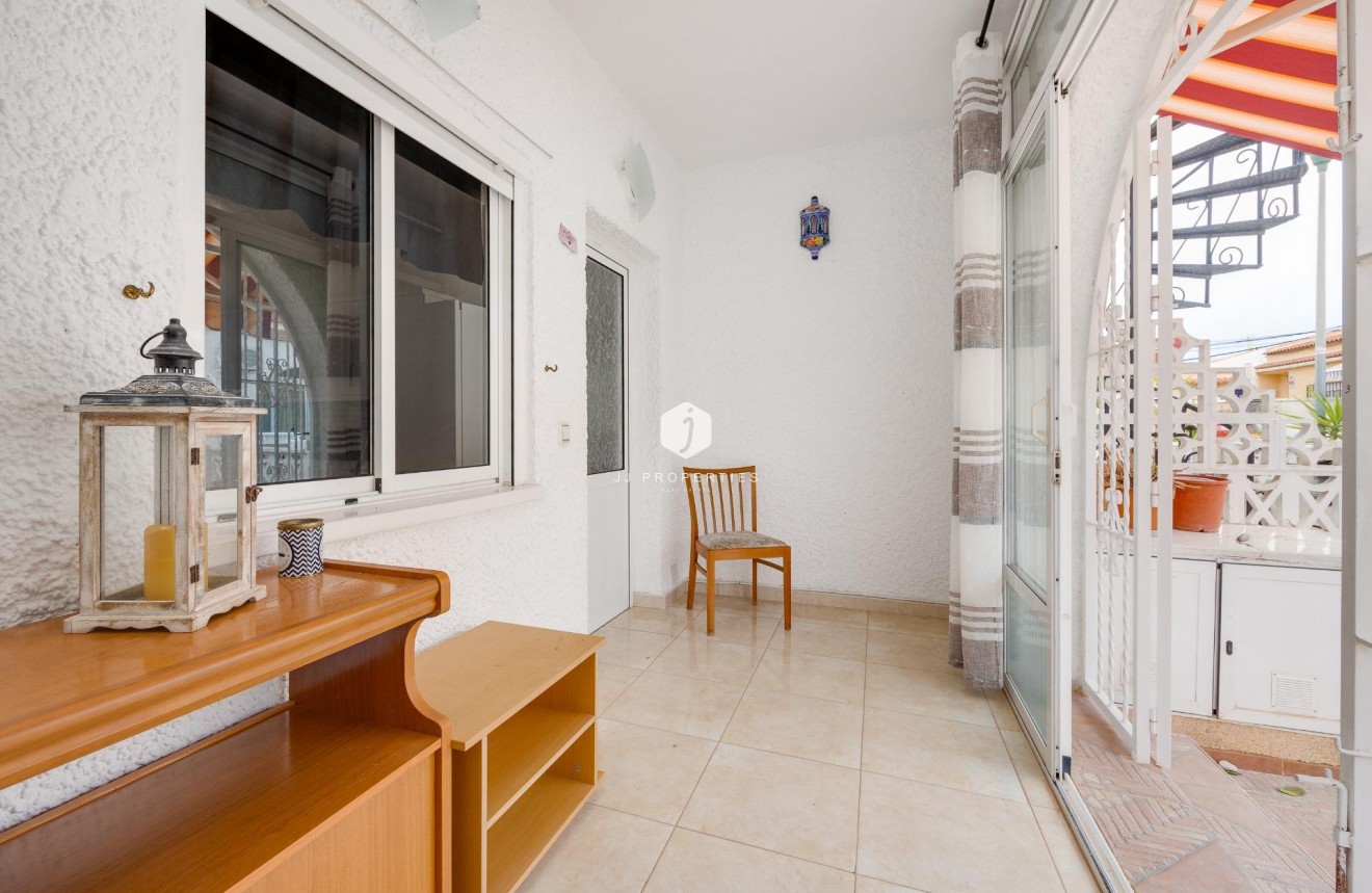 Z drugiej ręki - Szalet -
Torrevieja - La Siesta - El Salado - Torreta