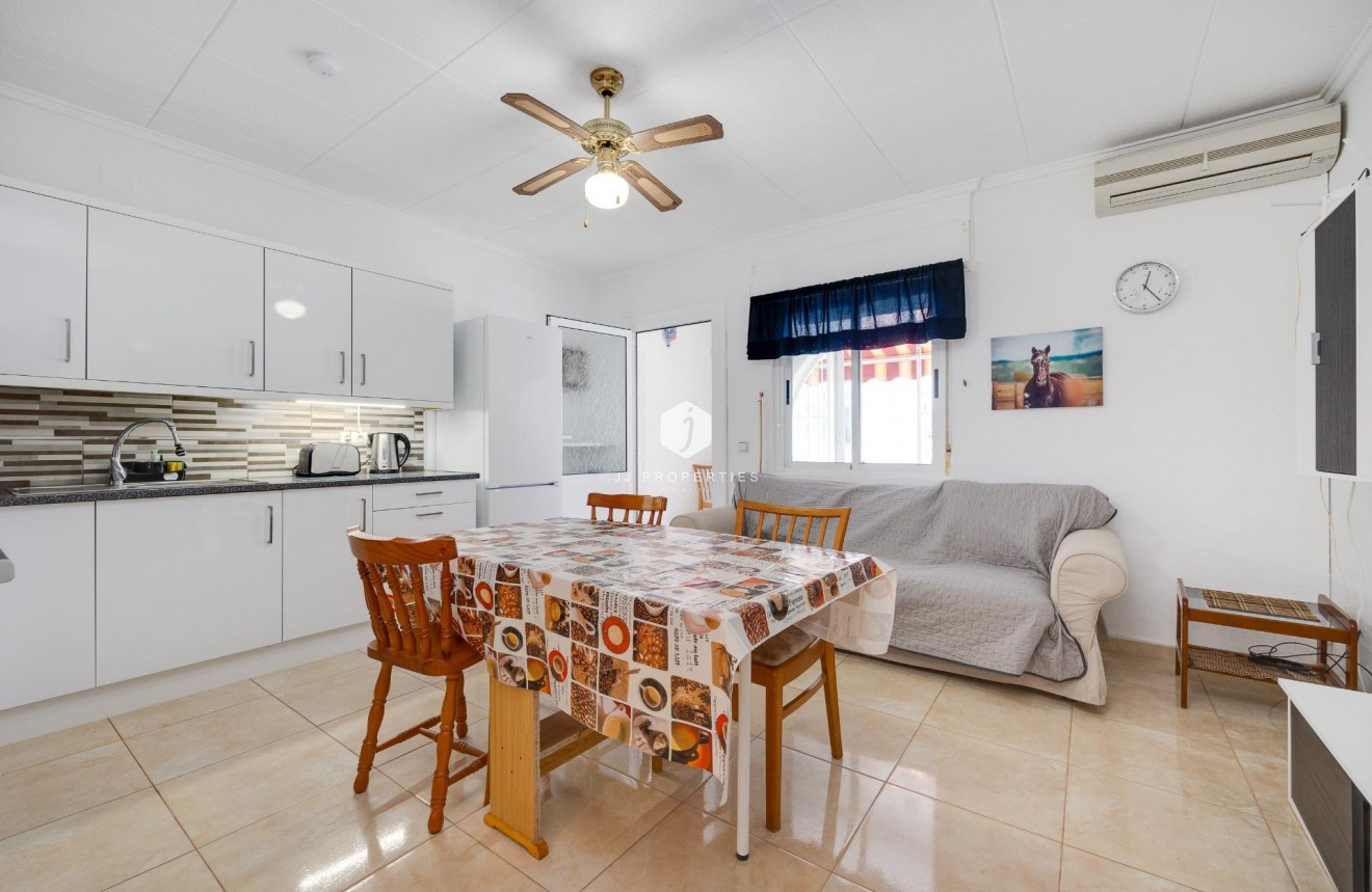 Z drugiej ręki - Szalet -
Torrevieja - La Siesta - El Salado - Torreta