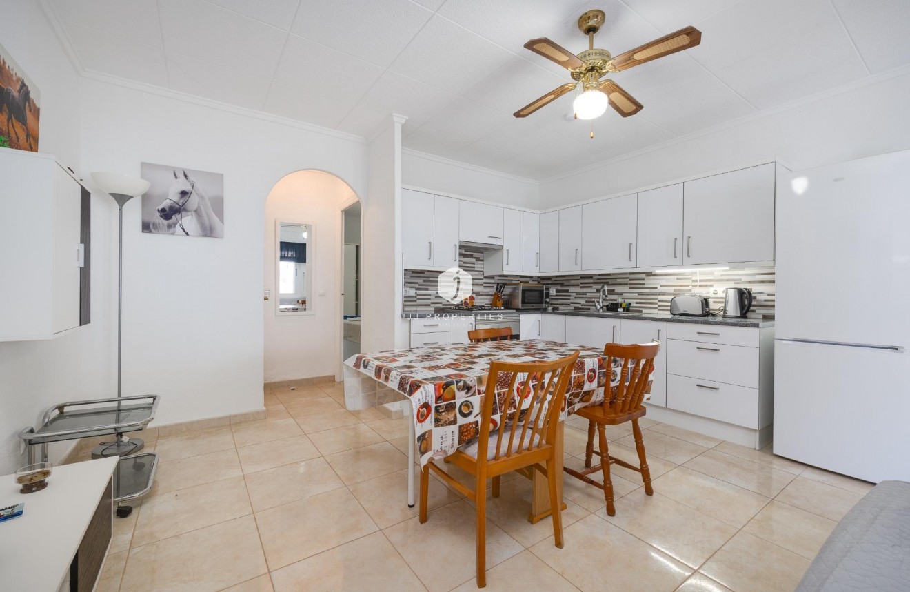 Z drugiej ręki - Szalet -
Torrevieja - La Siesta - El Salado - Torreta