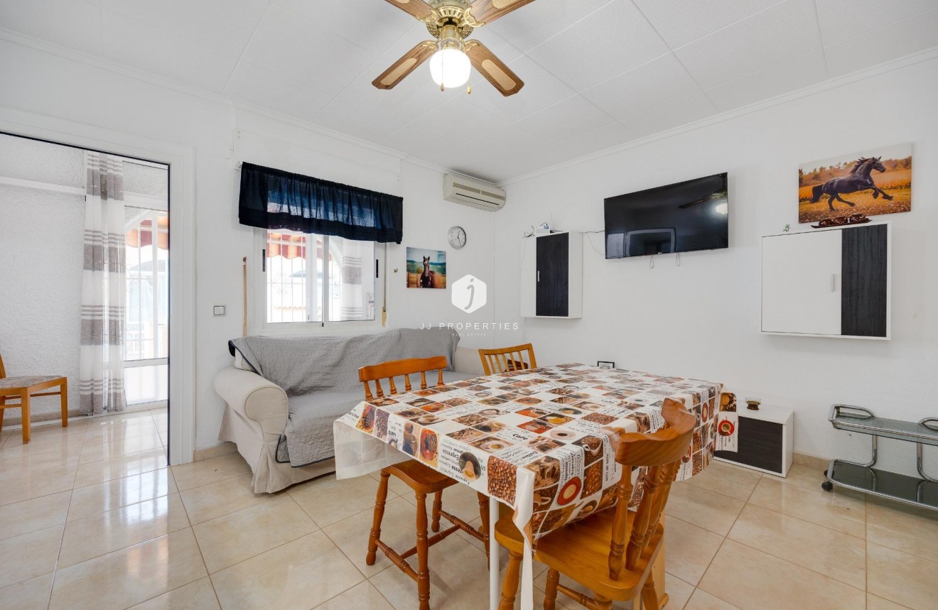 Z drugiej ręki - Szalet -
Torrevieja - La Siesta - El Salado - Torreta