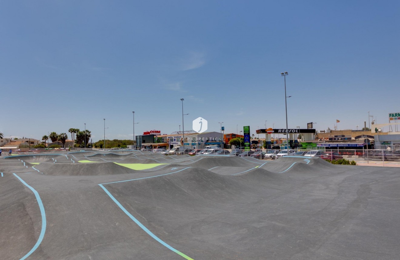 Z drugiej ręki - Szalet -
Torrevieja - La Siesta - El Salado - Torreta