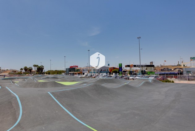 Z drugiej ręki - Szalet -
Torrevieja - La Siesta - El Salado - Torreta