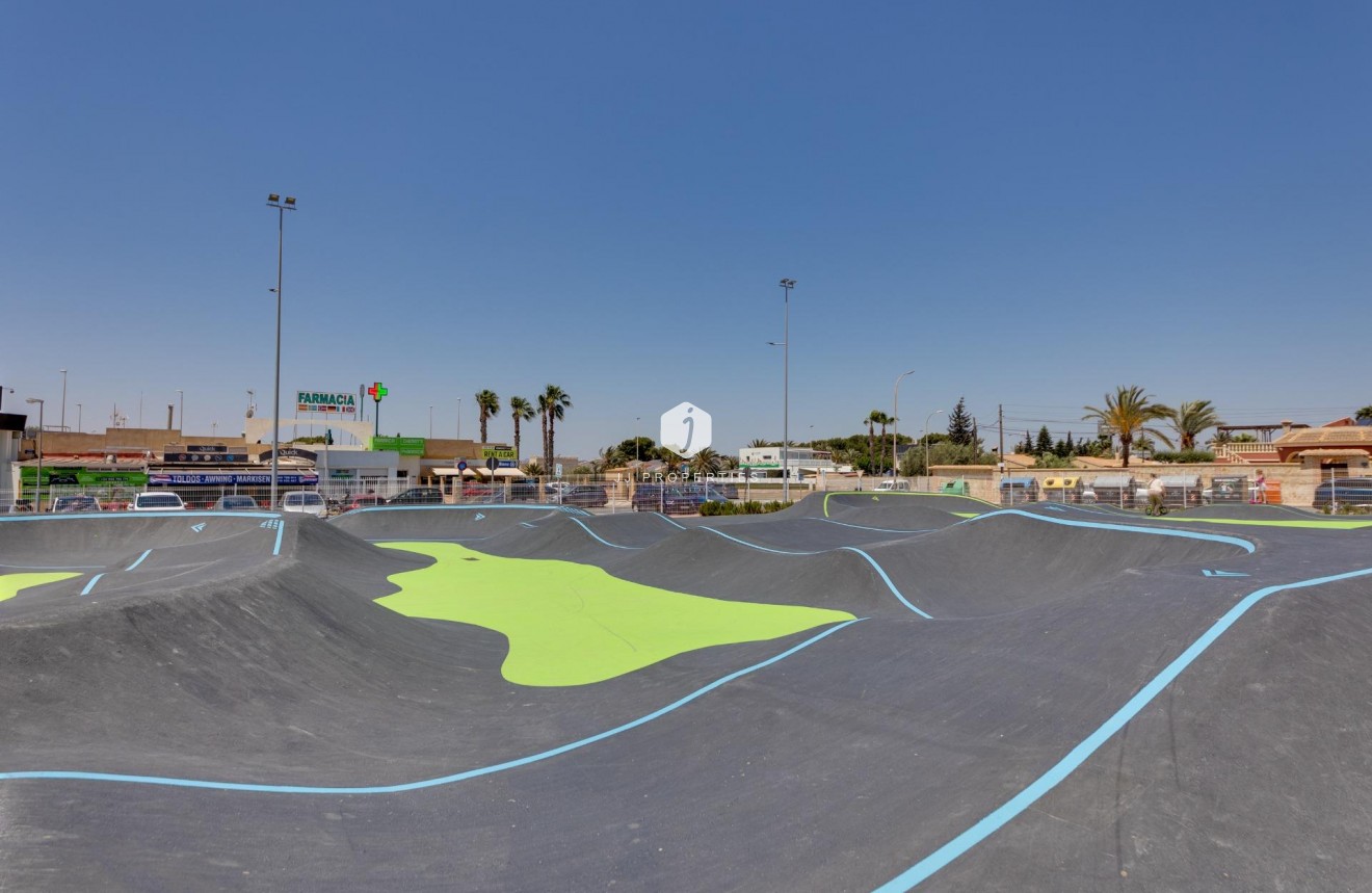 Z drugiej ręki - Szalet -
Torrevieja - La Siesta - El Salado - Torreta