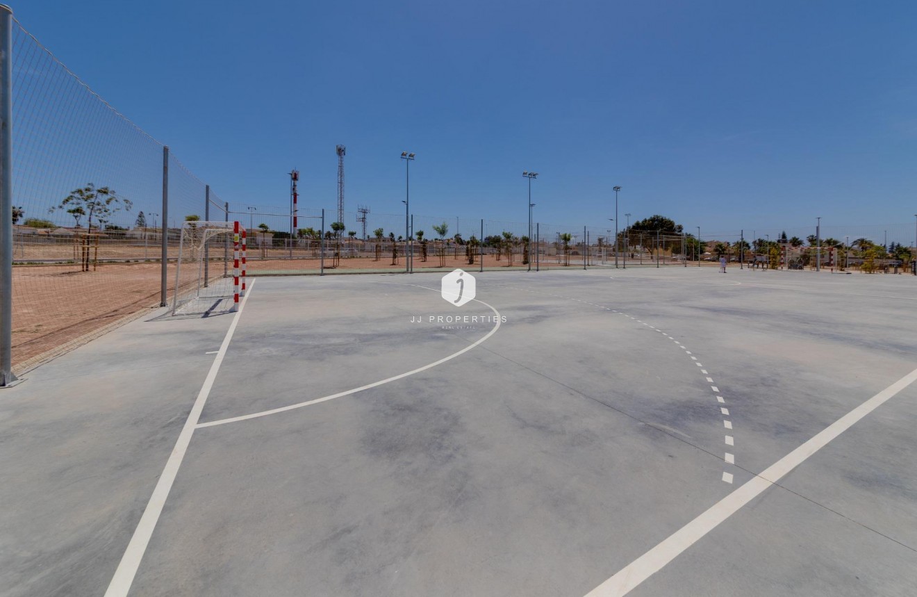 Z drugiej ręki - Szalet -
Torrevieja - La Siesta - El Salado - Torreta