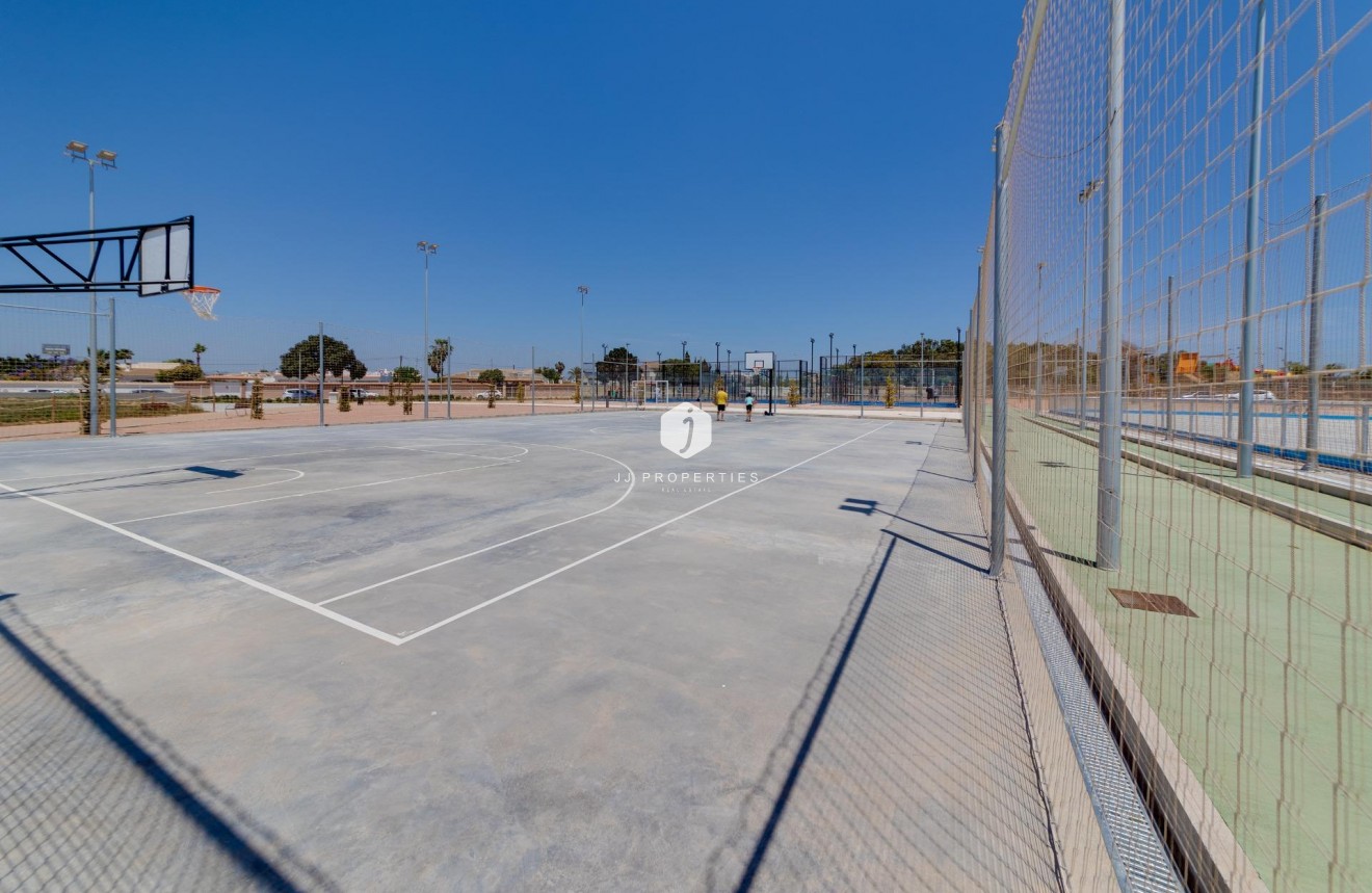 Z drugiej ręki - Szalet -
Torrevieja - La Siesta - El Salado - Torreta