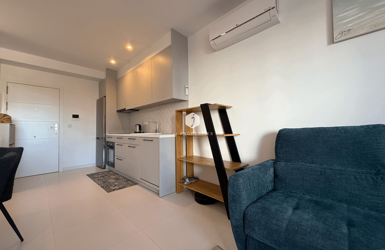 Z drugiej ręki - Mieszkanie w bloku -
San Miguel de Salinas - Inland