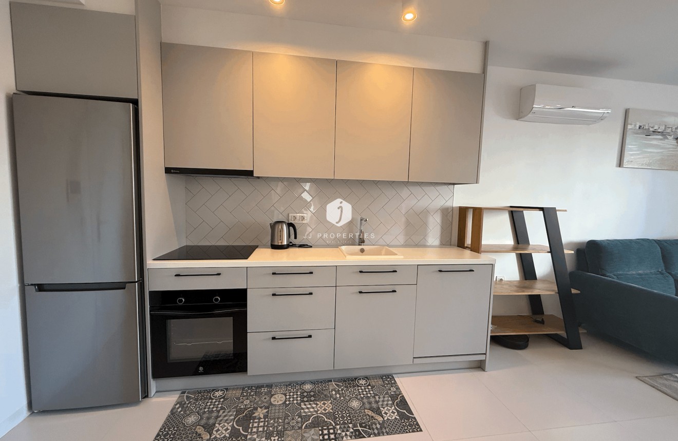 Z drugiej ręki - Mieszkanie w bloku -
San Miguel de Salinas - Inland