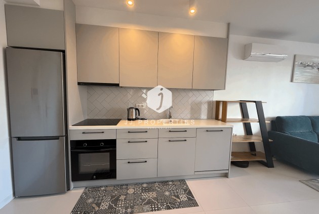 Z drugiej ręki - Mieszkanie w bloku -
San Miguel de Salinas - Inland