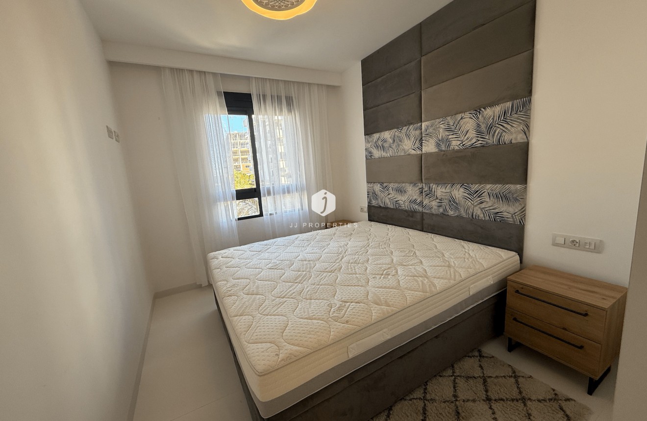 Z drugiej ręki - Mieszkanie w bloku -
San Miguel de Salinas - Inland