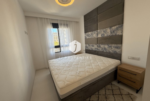 Z drugiej ręki - Mieszkanie w bloku -
San Miguel de Salinas - Inland