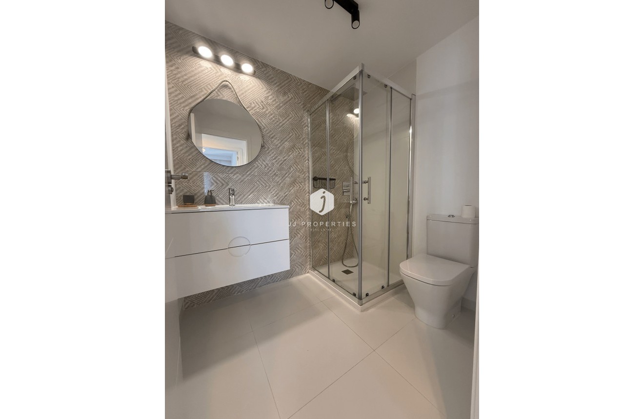 Z drugiej ręki - Mieszkanie w bloku -
San Miguel de Salinas - Inland