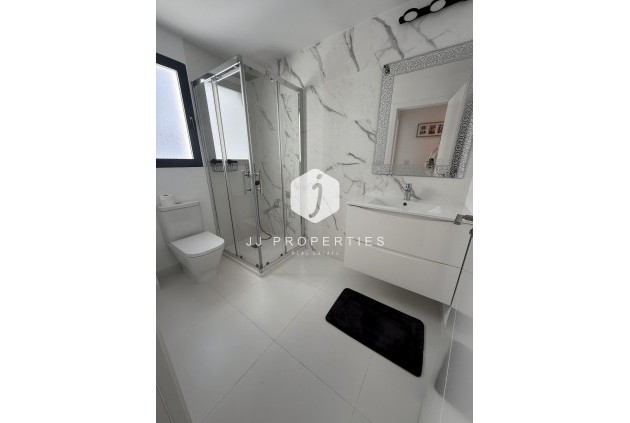 Z drugiej ręki - Mieszkanie w bloku -
San Miguel de Salinas - Inland