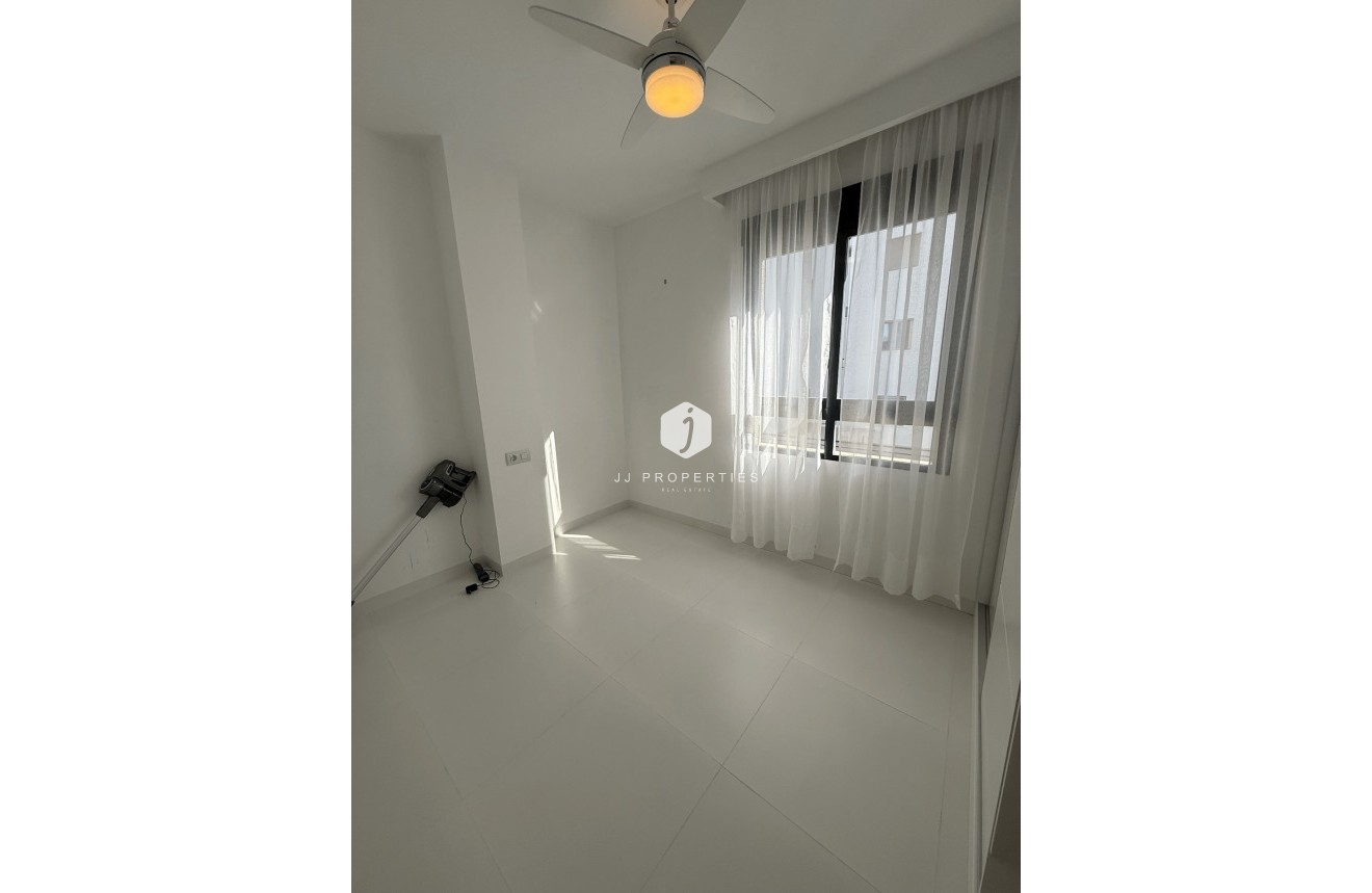 Z drugiej ręki - Mieszkanie w bloku -
San Miguel de Salinas - Inland