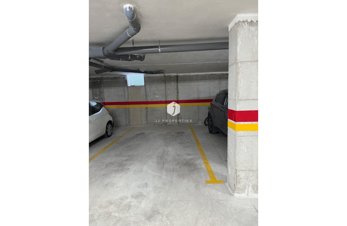 Z drugiej ręki - Mieszkanie w bloku -
San Miguel de Salinas - Inland