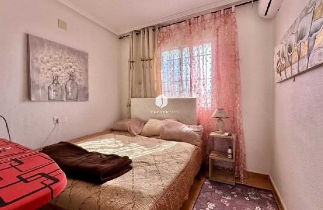 Z drugiej ręki - Szalet -
Orihuela Costa - Costa Blanca