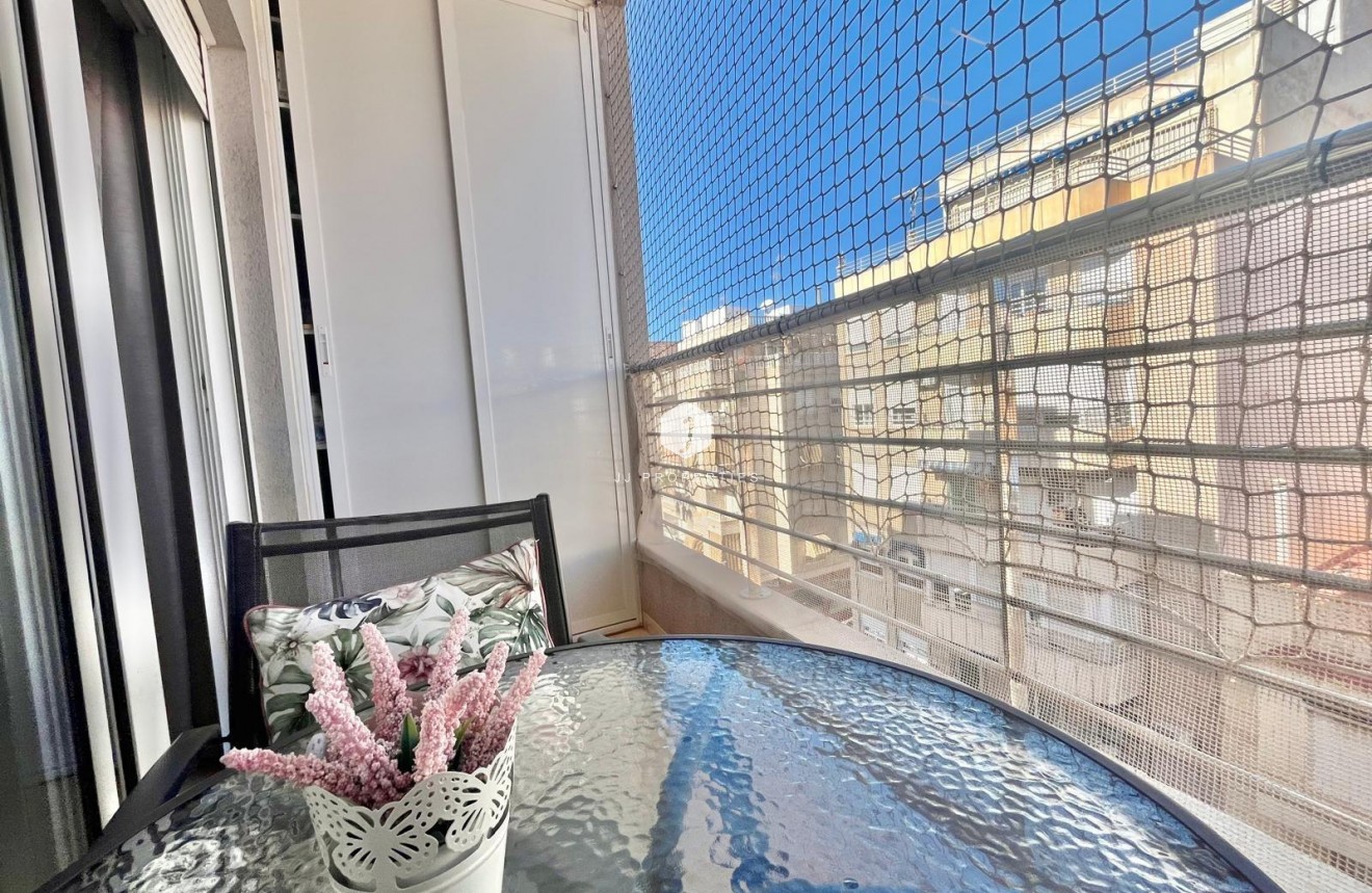 Segunda mano - Apartamento / piso -
Torrevieja - Centro