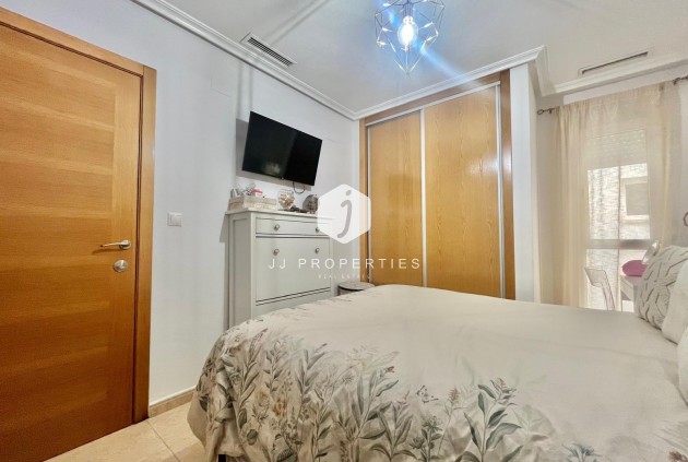 Segunda mano - Apartamento / piso -
Torrevieja - Centro