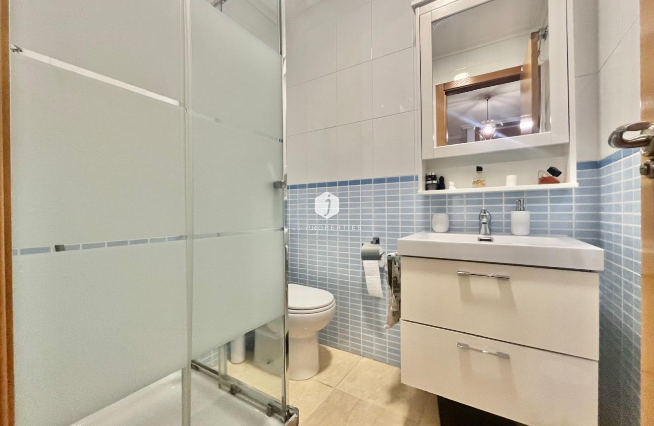 Segunda mano - Apartamento / piso -
Torrevieja - Centro