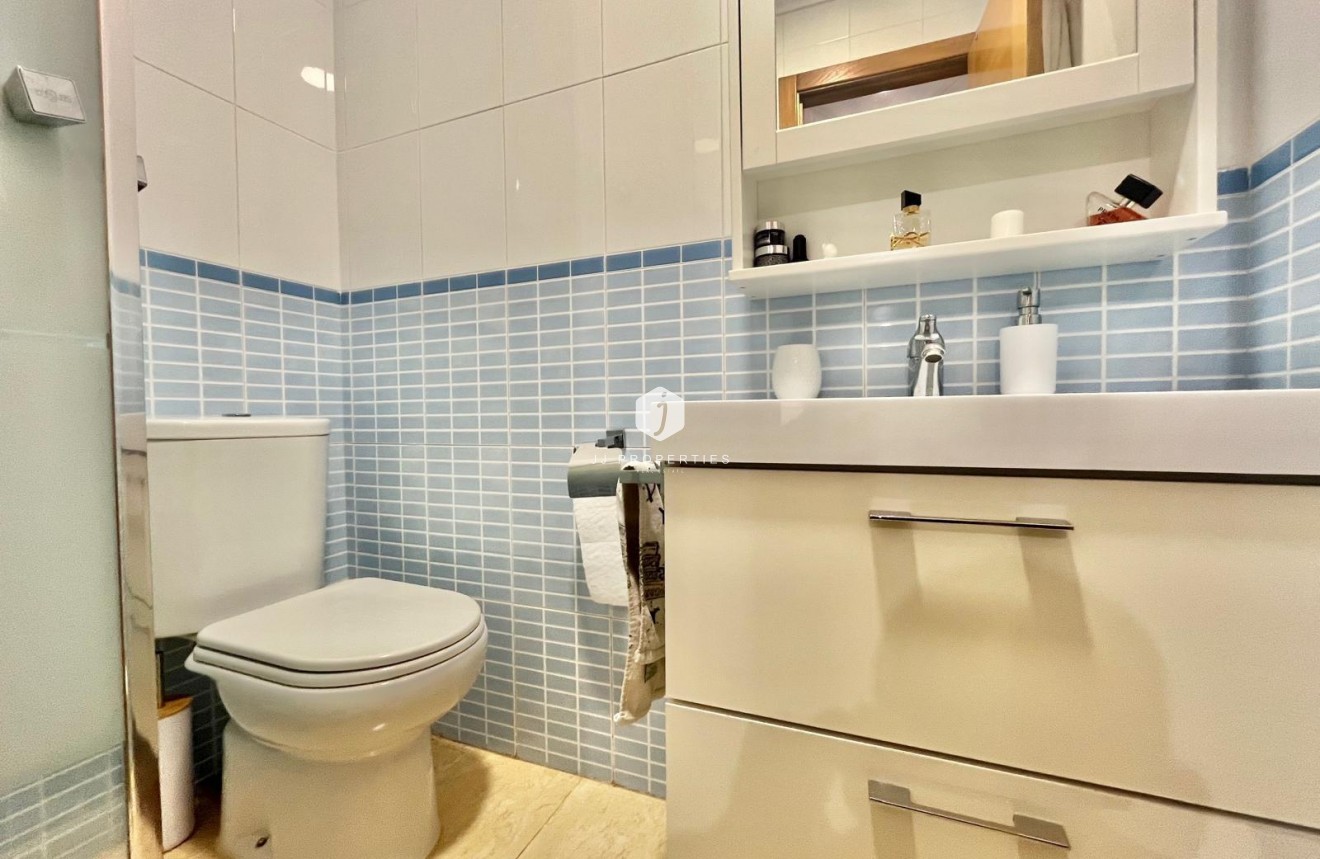 Segunda mano - Apartamento / piso -
Torrevieja - Centro