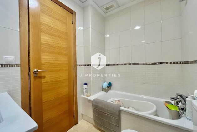 Segunda mano - Apartamento / piso -
Torrevieja - Centro