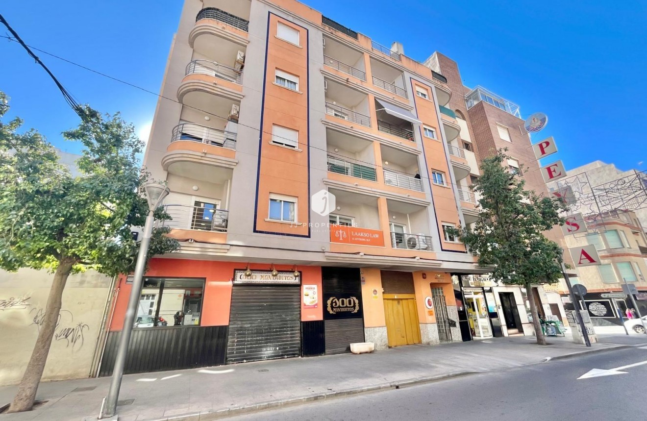 Segunda mano - Apartamento / piso -
Torrevieja - Centro