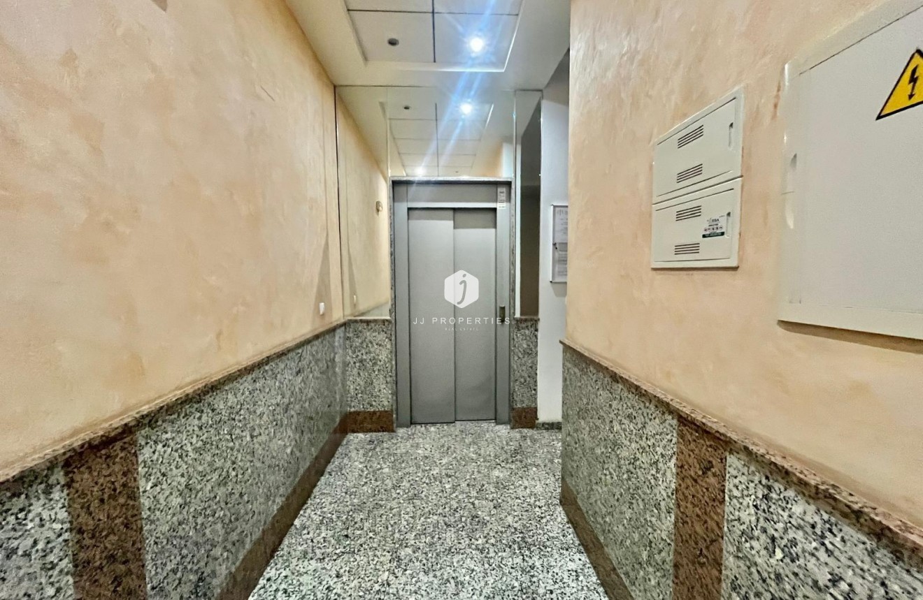 Segunda mano - Apartamento / piso -
Torrevieja - Centro