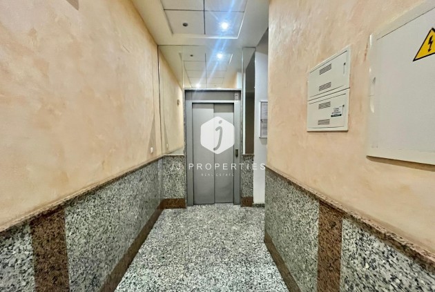 Segunda mano - Apartamento / piso -
Torrevieja - Centro