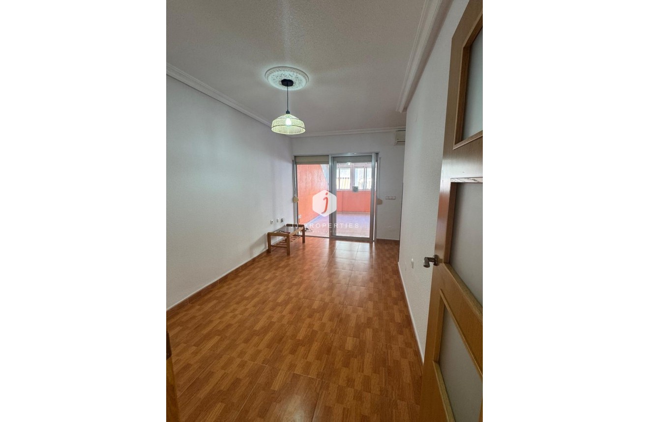 Z drugiej ręki - Daszek -
Torrevieja - Playa de los Locos