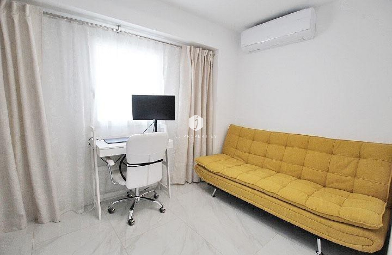 Resale - Apartment / flat -
Torrevieja