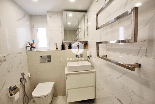 Resale - Apartment / flat -
Torrevieja