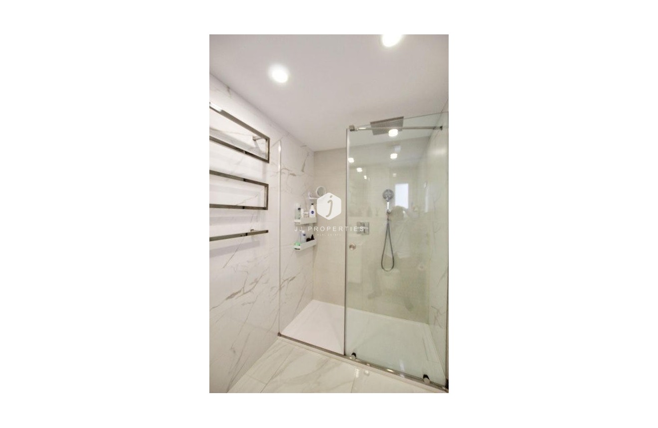 Resale - Apartment / flat -
Torrevieja