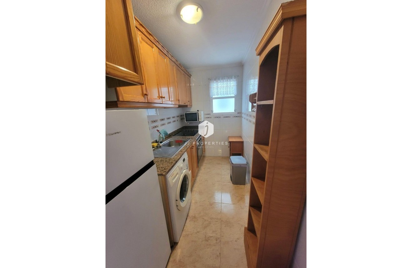 Z drugiej ręki - Mieszkanie w bloku -
Torrevieja - Playa del Cura